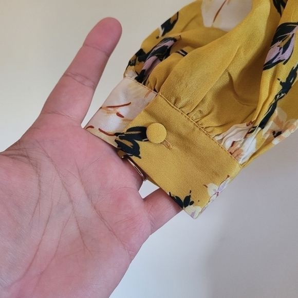 Yumi Kim Queen Bee Wrap Blouse Floral Print Size Large - Picture 8 of 11